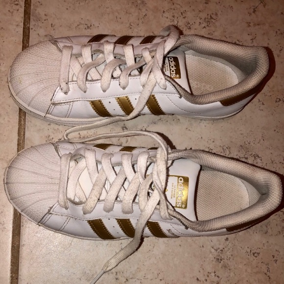Gold Adidas - Picture 2 of 4